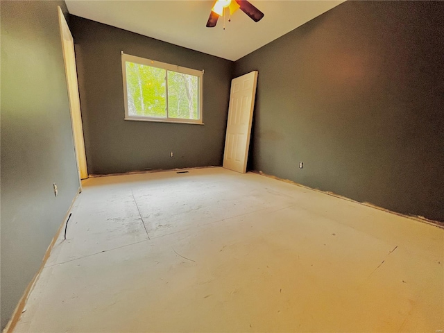 empty room featuring ceiling fan