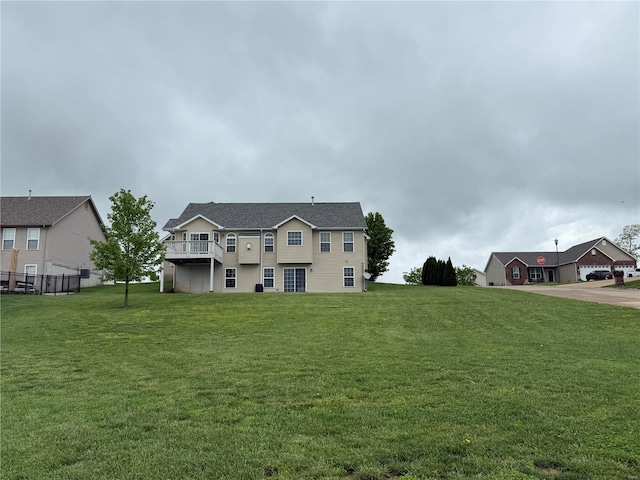 view of front facade featuring a front lawn