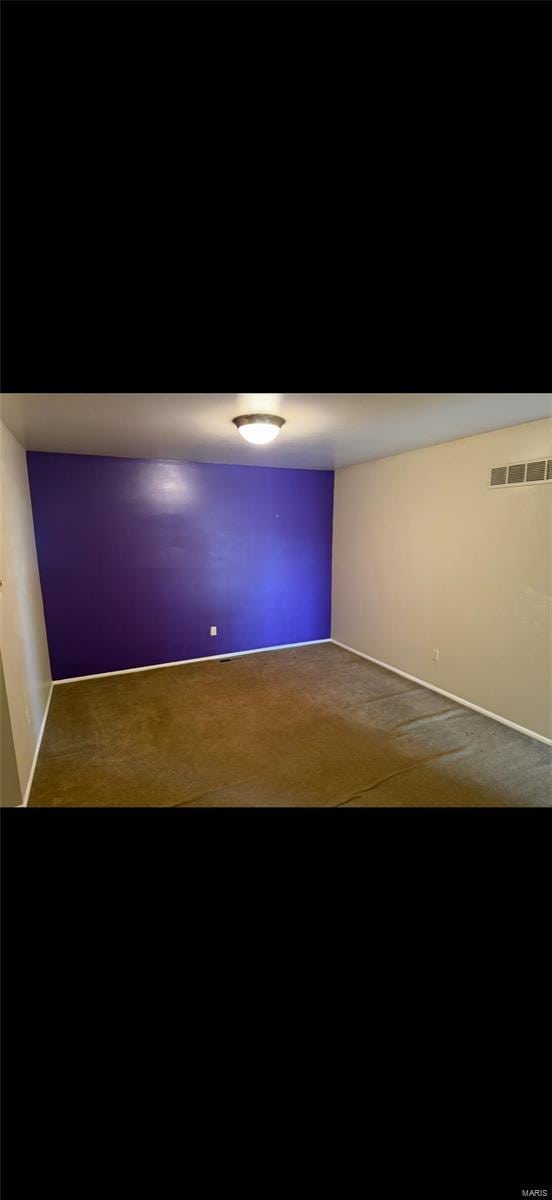 spare room with carpet and visible vents
