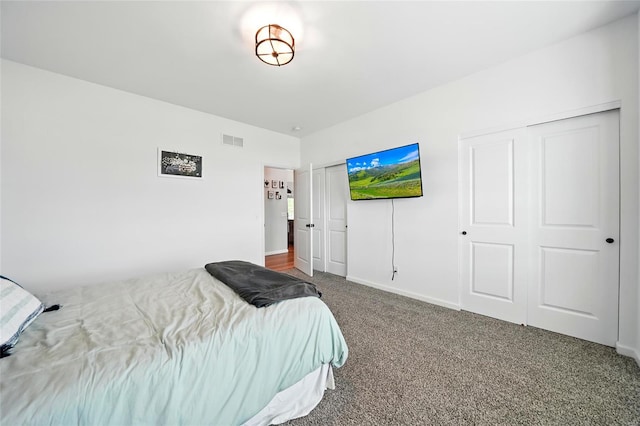 bedroom featuring carpet floors, baseboards, and visible vents