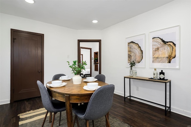 dining space with dark wood-type flooring, recessed lighting, and baseboards