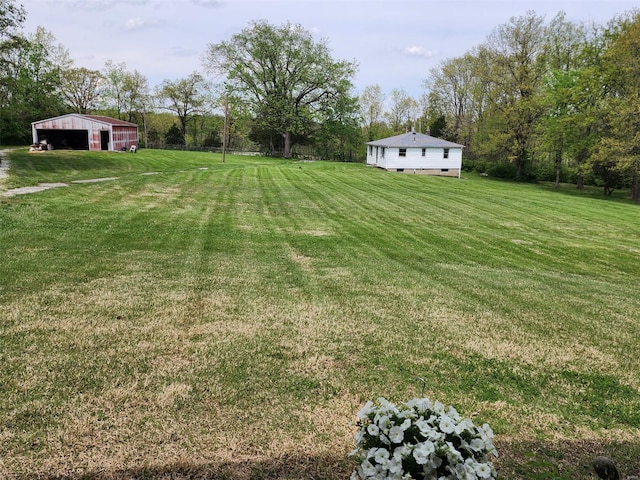 view of yard with an outbuilding, an outdoor structure, and a garage