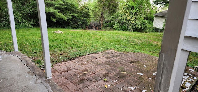 view of yard featuring a patio
