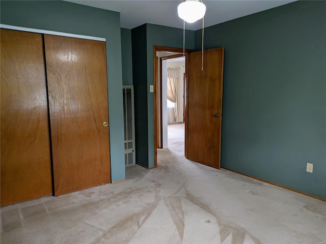 unfurnished bedroom with carpet flooring and a closet