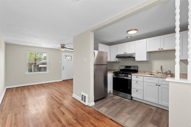 kitchen with visible vents, stainless steel appliances, a sink, white cabinets, and under cabinet range hood