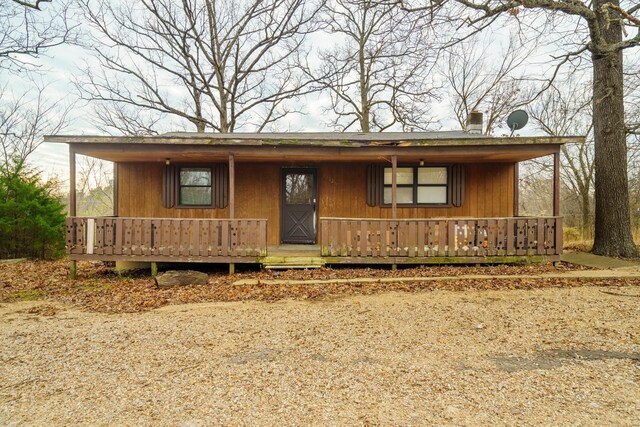 ranch-style house with covered porch