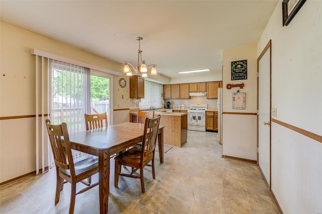 dining space with a notable chandelier and baseboards