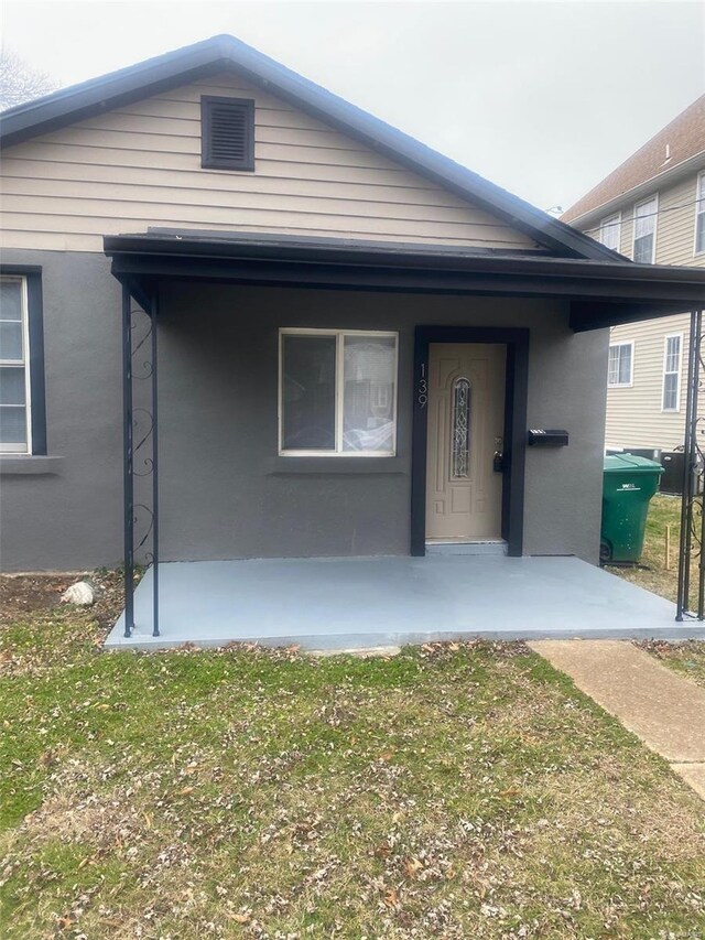 view of front of house featuring a porch