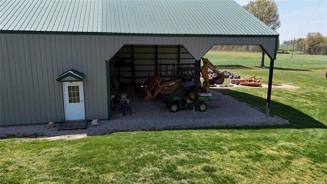 view of pole building featuring a lawn