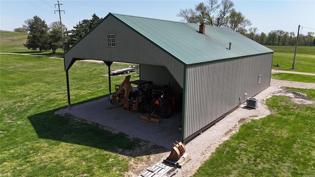 view of pole building featuring a lawn, central AC, and a carport
