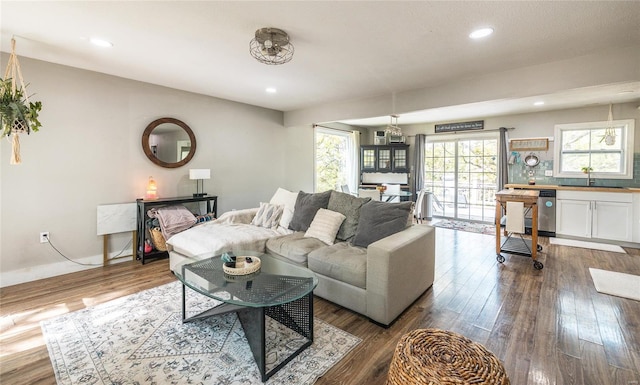 living area with dark wood-style flooring, recessed lighting, and baseboards