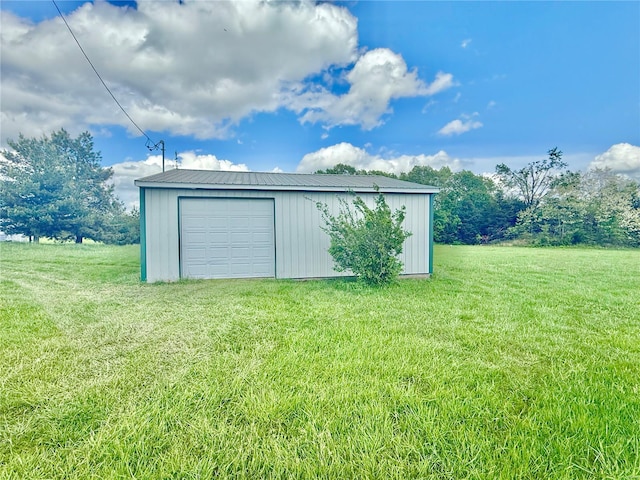view of outdoor structure with an outbuilding