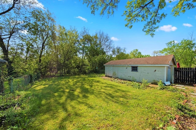 view of yard featuring a fenced backyard and an outbuilding