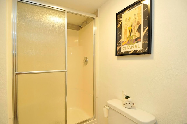 full bathroom featuring an enclosed shower and toilet