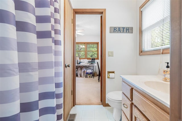 full bathroom with toilet, vanity, visible vents, and curtained shower