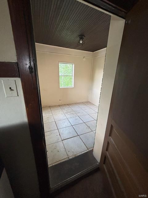 spare room featuring tile patterned flooring