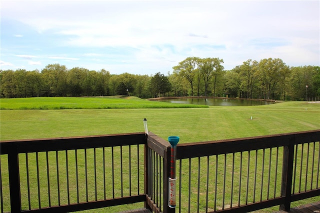 view of yard featuring a water view