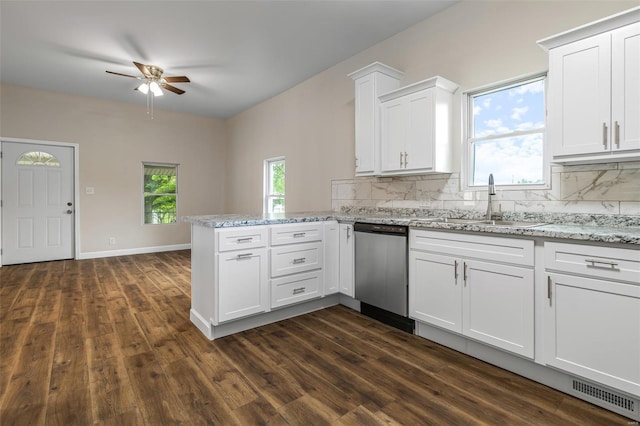 kitchen featuring stainless steel dishwasher, ceiling fan, a sink, visible vents, and a peninsula