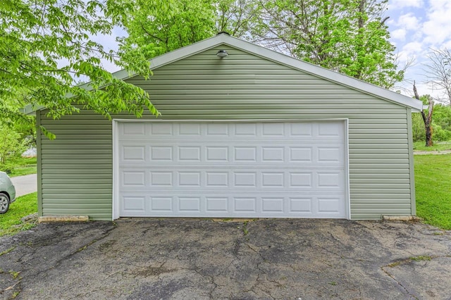 view of detached garage