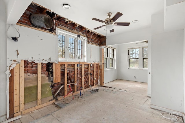 empty room with ceiling fan