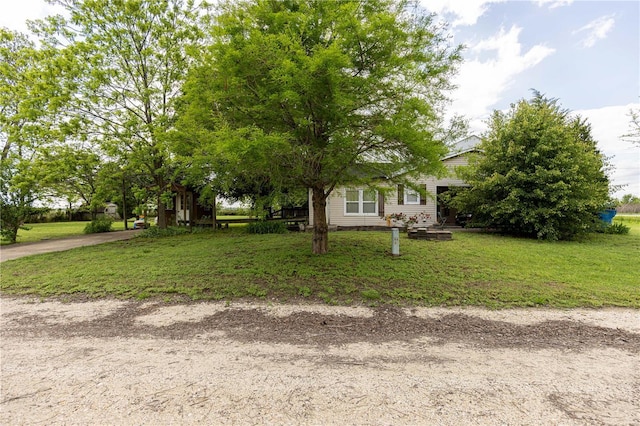 view of front of home featuring a front yard