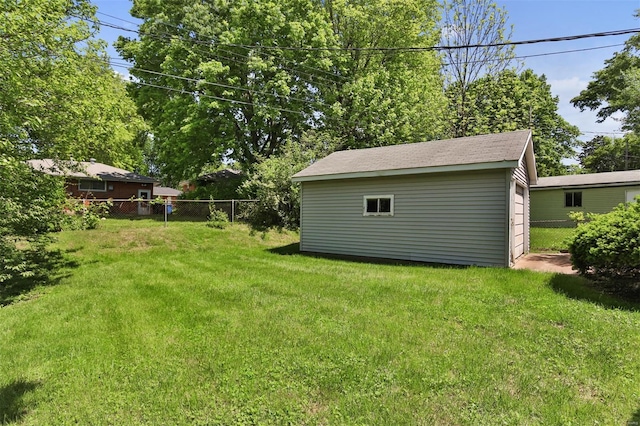 view of yard with an outdoor structure