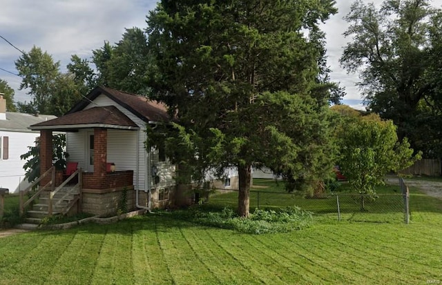 view of yard featuring fence