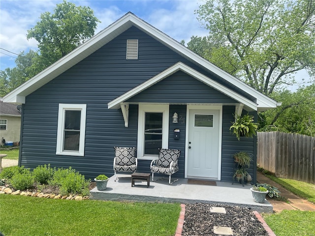 view of front of house with fence and a porch