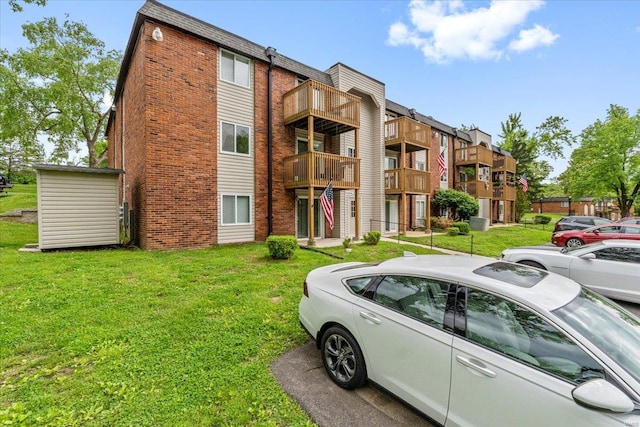 view of apartment building / complex