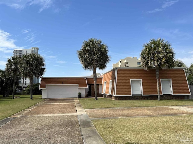 view of front of property with a front yard