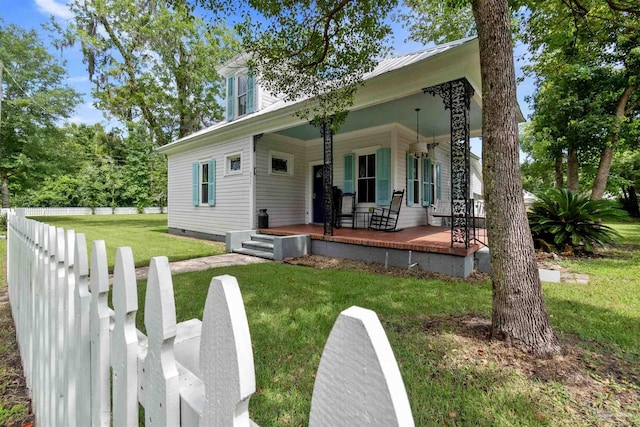 view of front of home featuring a porch and a front yard