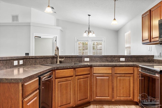 kitchen featuring sink, a chandelier, vaulted ceiling, pendant lighting, and stainless steel electric stove