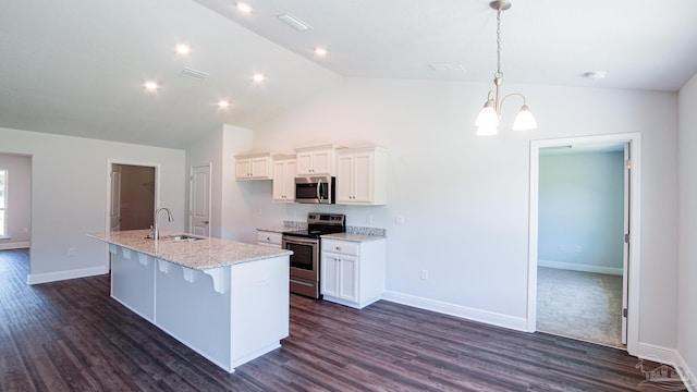 kitchen featuring sink, a breakfast bar area, a kitchen island with sink, white cabinetry, and stainless steel appliances