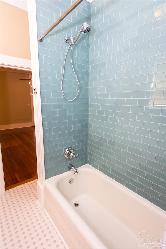 905 N Barcelona St, Pensacola, FL 32501 - full bath featuring shower / bath combination