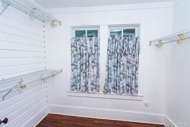 905 N Barcelona St, Pensacola, FL 32501 - spacious closet with dark wood-style floors