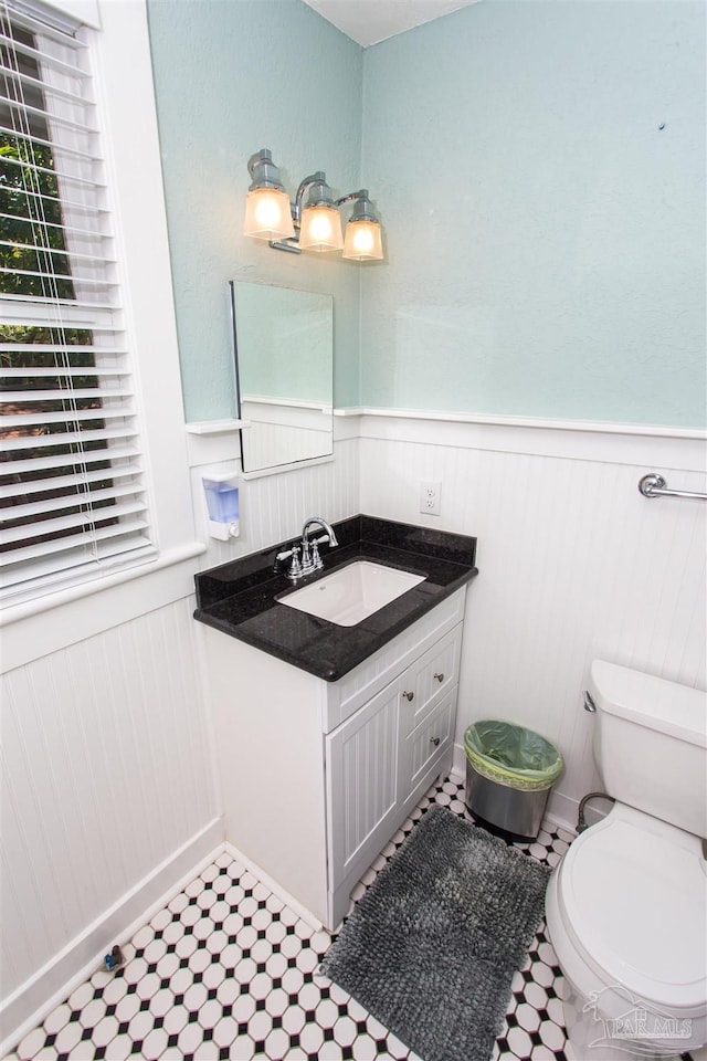 905 N Barcelona St, Pensacola, FL 32501 - bathroom featuring wainscoting, toilet, and vanity