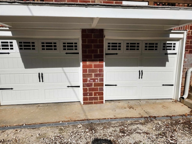 905 N Barcelona St, Pensacola, FL 32501 - view of garage