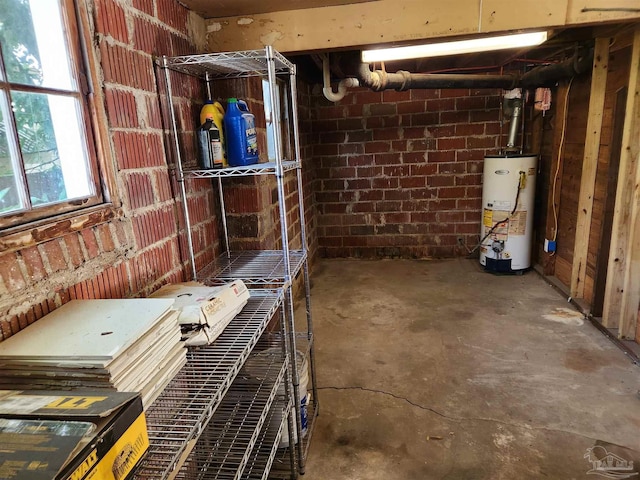 905 N Barcelona St, Pensacola, FL 32501 - basement with gas water heater