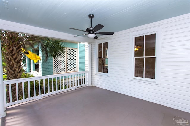 905 N Barcelona St, Pensacola, FL 32501 - view of patio / terrace with ceiling fan