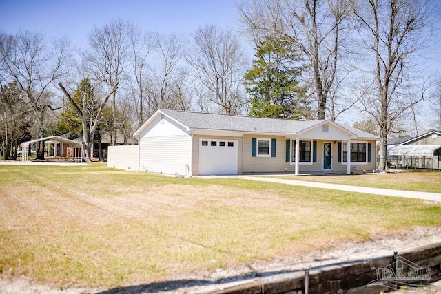 view of front of property featuring a front lawn, an attached garage, fence, and a carport