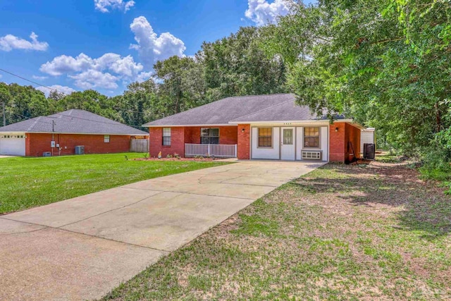 ranch-style home featuring a porch and a front lawn