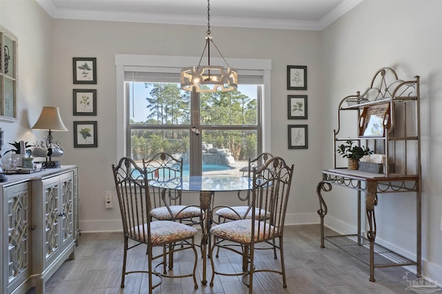 dining space featuring crown molding, a chandelier, and light hardwood / wood-style floors