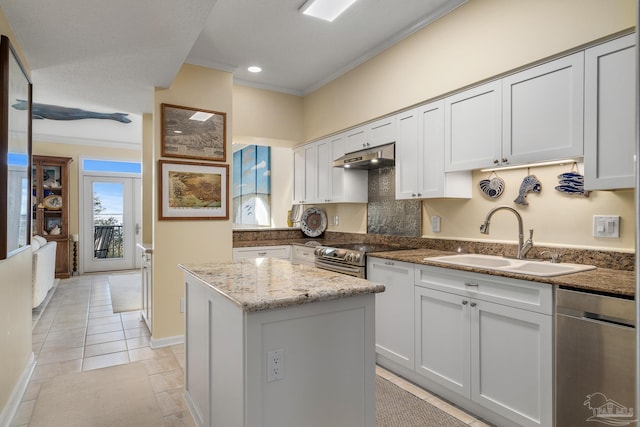 kitchen featuring ornamental molding, a sink, under cabinet range hood, a kitchen island, and appliances with stainless steel finishes