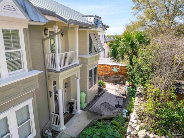 217 W Jackson St Unit 12, Pensacola, FL 32501 - view of home's exterior featuring a balcony