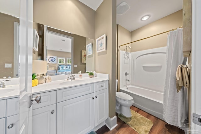 217 W Jackson St Unit 12, Pensacola, FL 32501 - ensuite bathroom featuring toilet, shower / bath combo with shower curtain, ensuite bath, wood finished floors, and vanity
