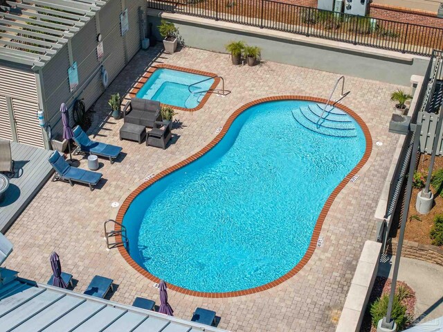 217 W Jackson St Unit 12, Pensacola, FL 32501 - community pool with a patio and a community hot tub