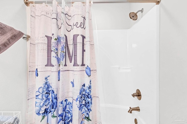 bathroom featuring shower / tub combo with curtain
