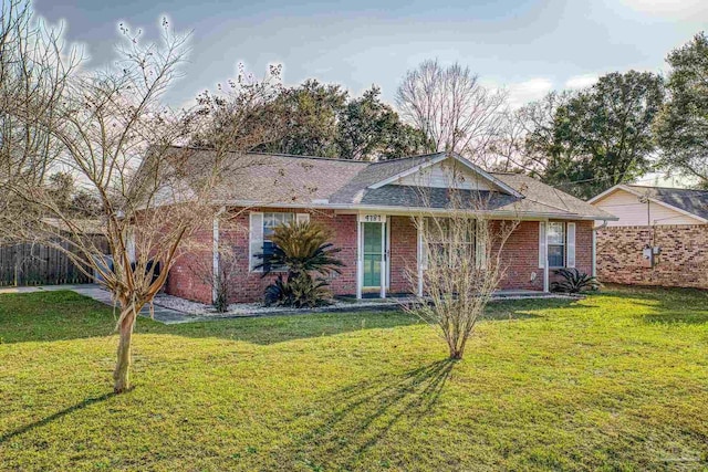 view of front of property featuring brick siding and a front yard