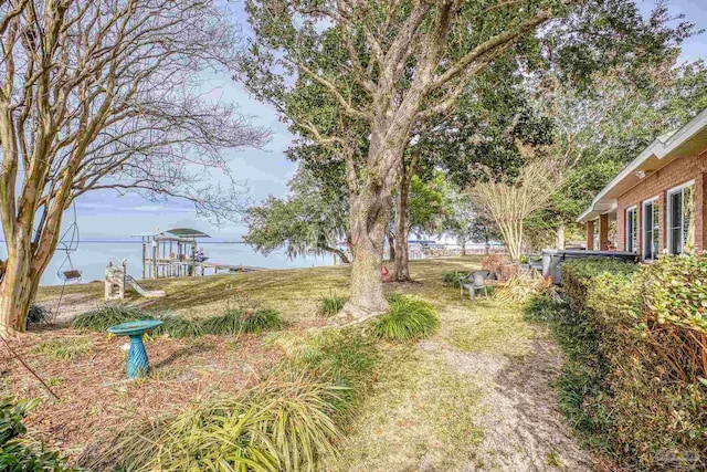 view of yard featuring a water view