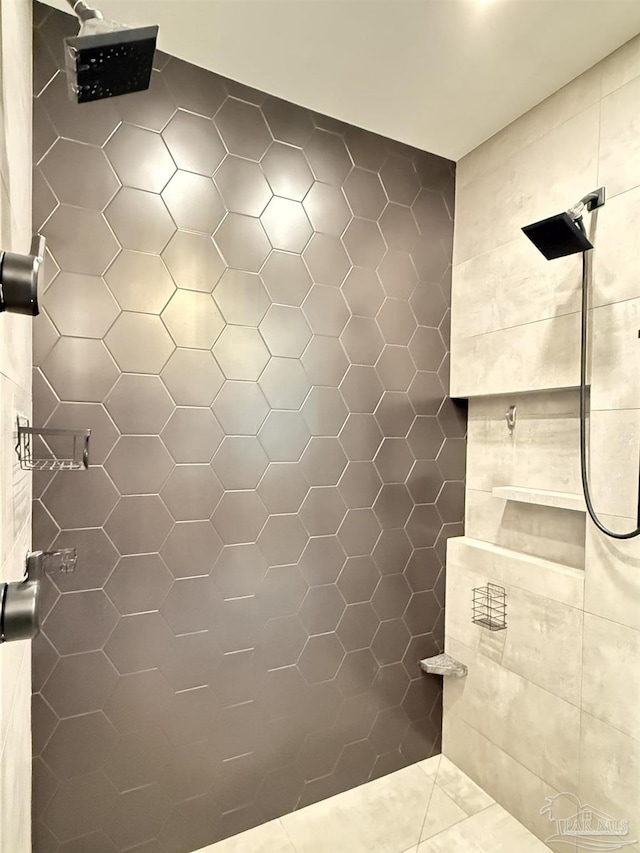 bathroom featuring a tile shower